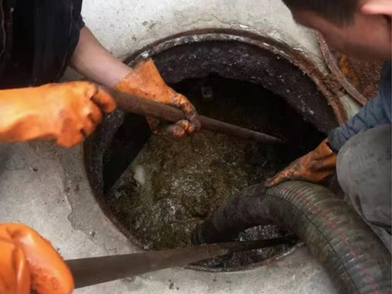 合阳清理化粪池时如何避免沼气的危害?